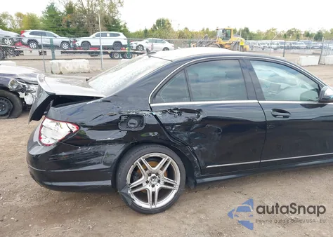 2008 Mercedes-Benz C 350 Sport z USA, uszkodzony, nr VIN WDDGF56X28F059919